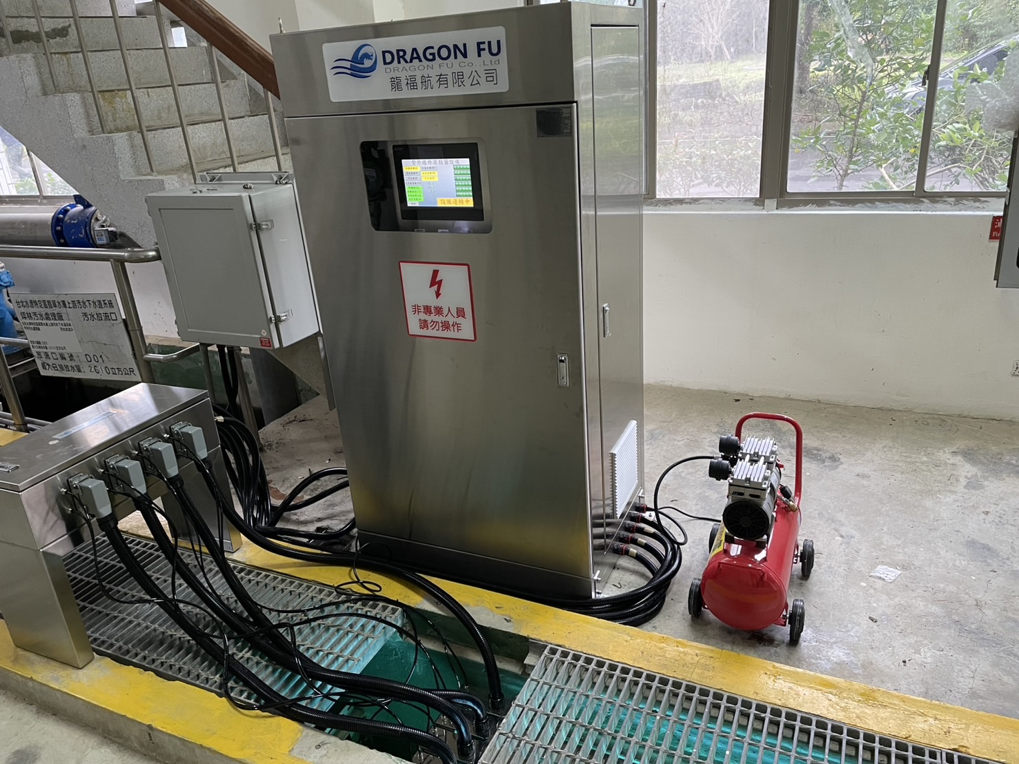 坪林汙水處理廠-紫外線水渠殺菌設備-1